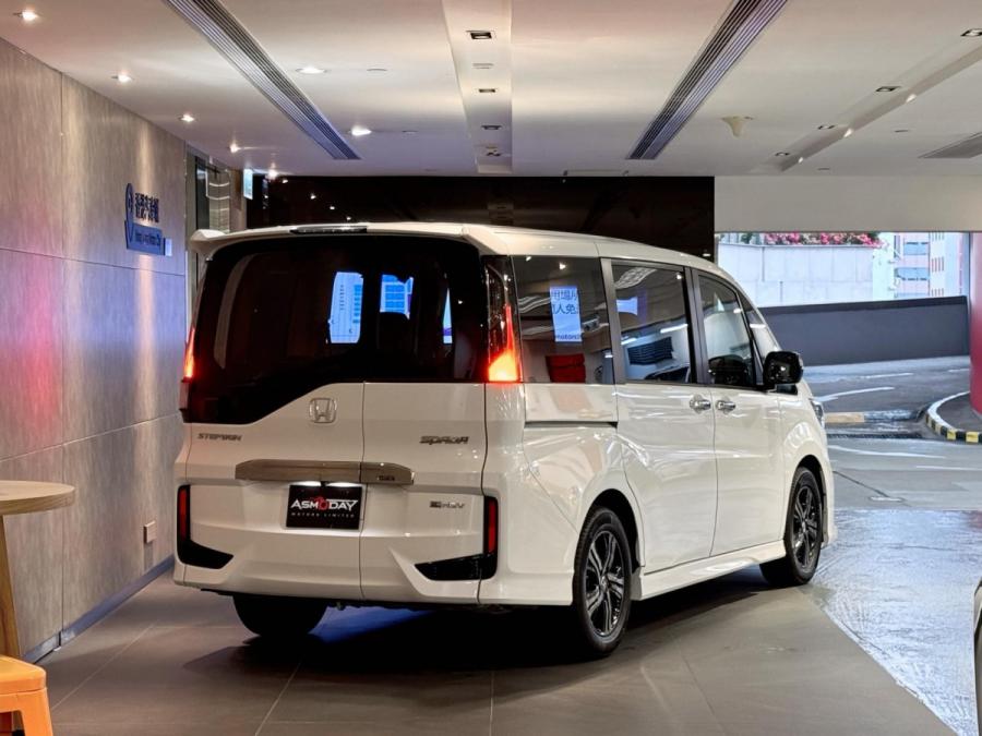 Stepwgn e:HEV Ex Black Style - Image 2